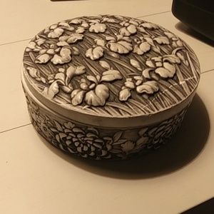 Vintage detailed trinket ceramic floral raised.